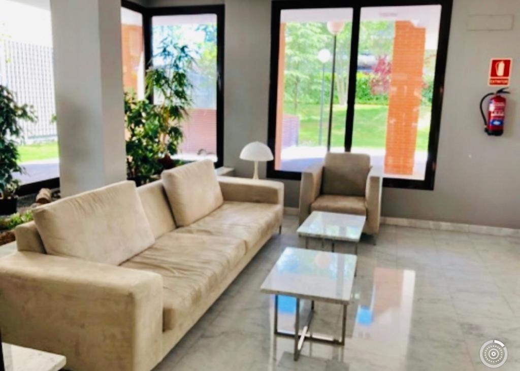 Suites Madrid Belfast 13 Ifema Airport Экстерьер фото