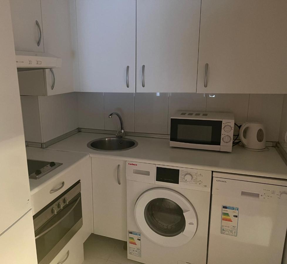 Suites Madrid Belfast 13 Ifema Airport Экстерьер фото